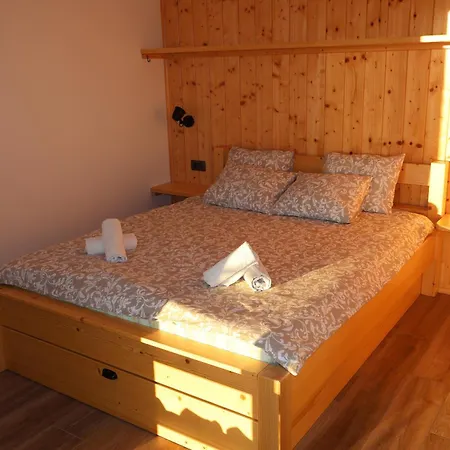 Dama Lux, House With A Magnificent View Holiday home Sempas